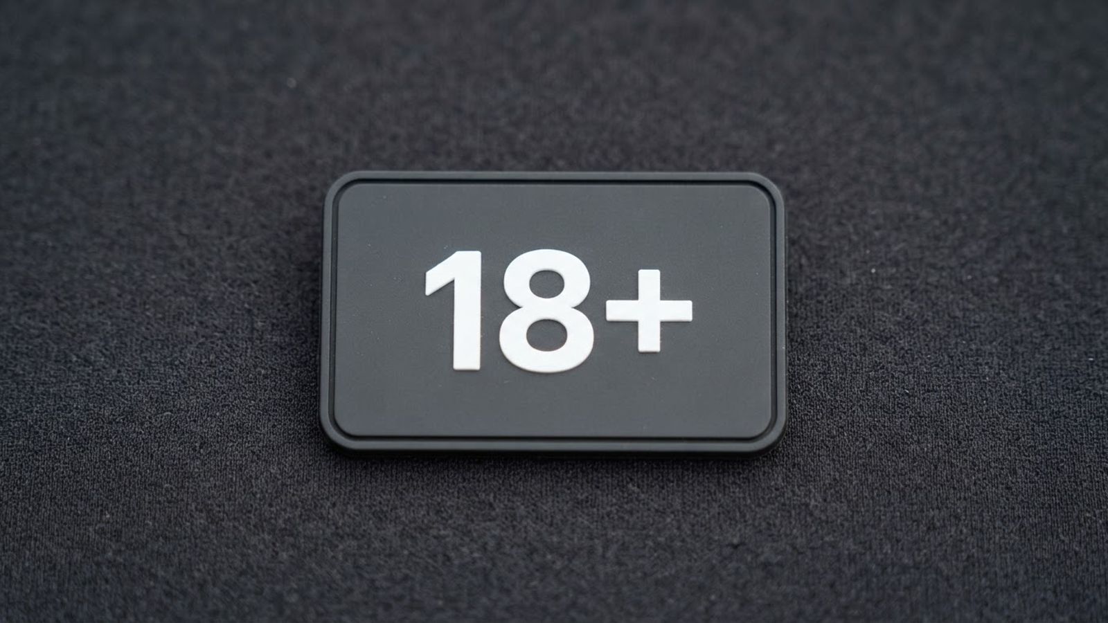 Badge voor de leeftijdsgrens van 18 jaar